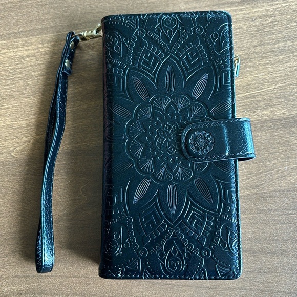 Harryshell iPhone 15/14/13 6.1 inch 5G Wallet - Picture 3 of 7